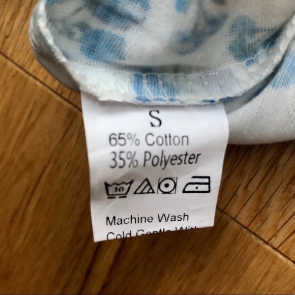 NWT CROP WHITE &  BLUE FLORAL TOP - Picture 10 of 10